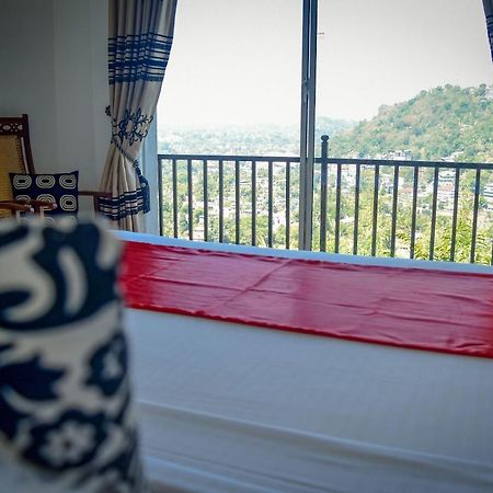 Angel Tower Bed & Breakfast แคนดี้ ภายนอก รูปภาพ
