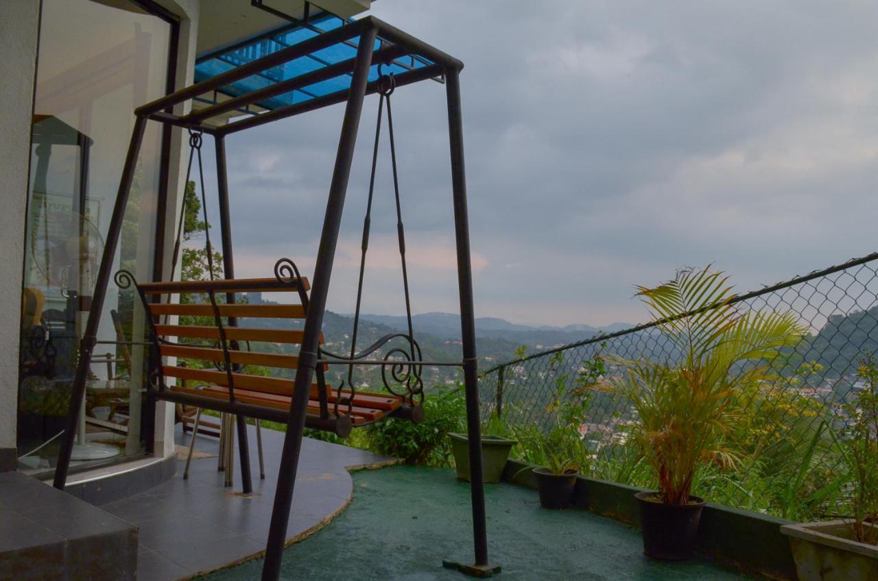 Angel Tower Bed & Breakfast แคนดี้ ภายนอก รูปภาพ