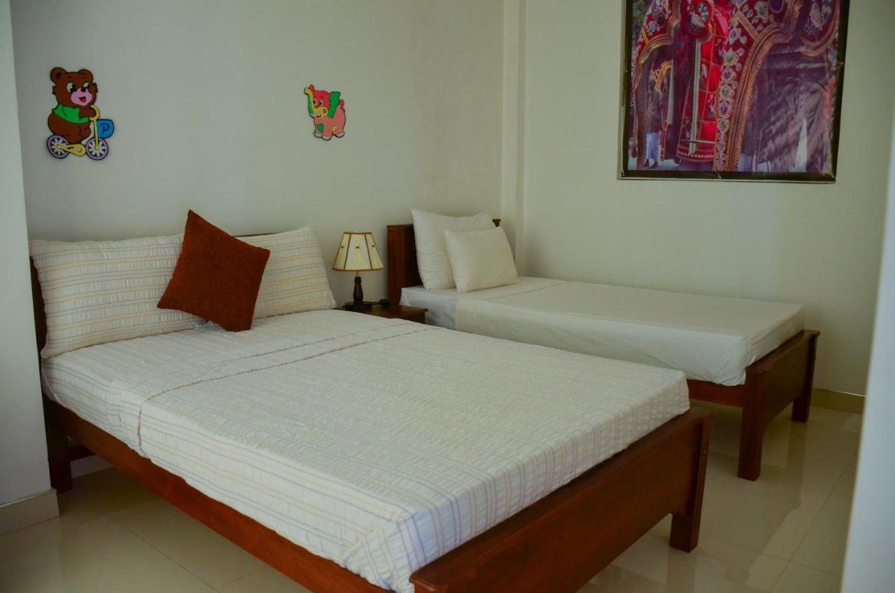 Angel Tower Bed & Breakfast แคนดี้ ภายนอก รูปภาพ