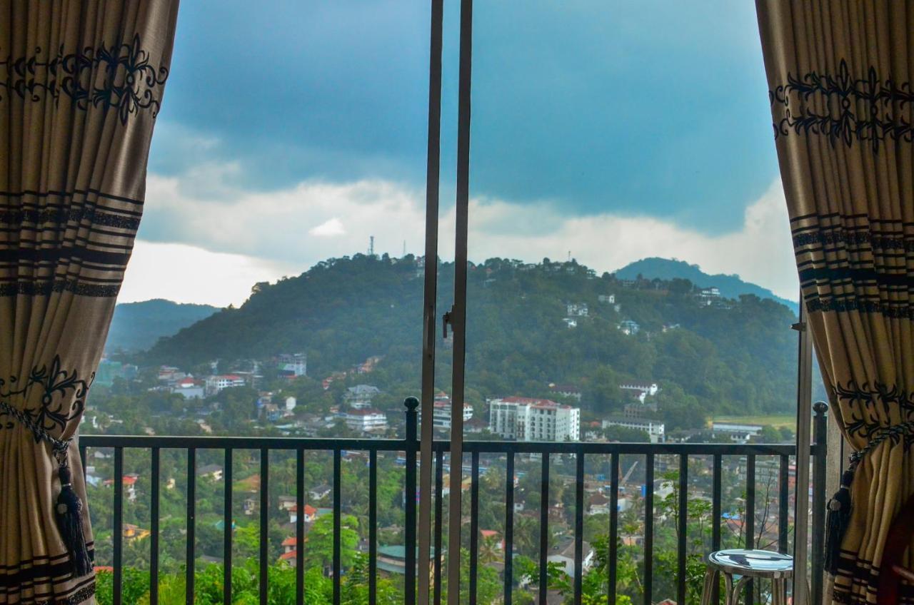 Angel Tower Bed & Breakfast แคนดี้ ภายนอก รูปภาพ