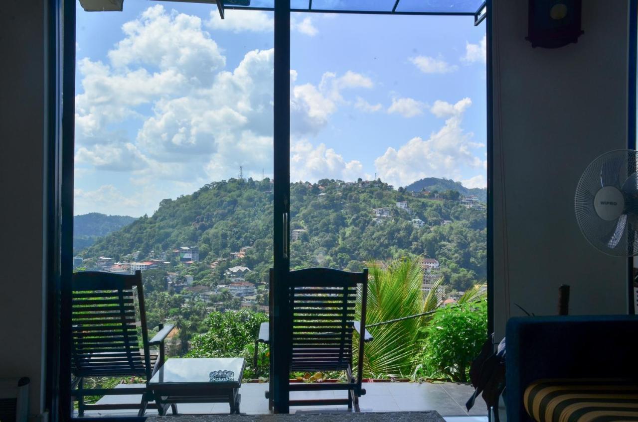 Angel Tower Bed & Breakfast แคนดี้ ภายนอก รูปภาพ