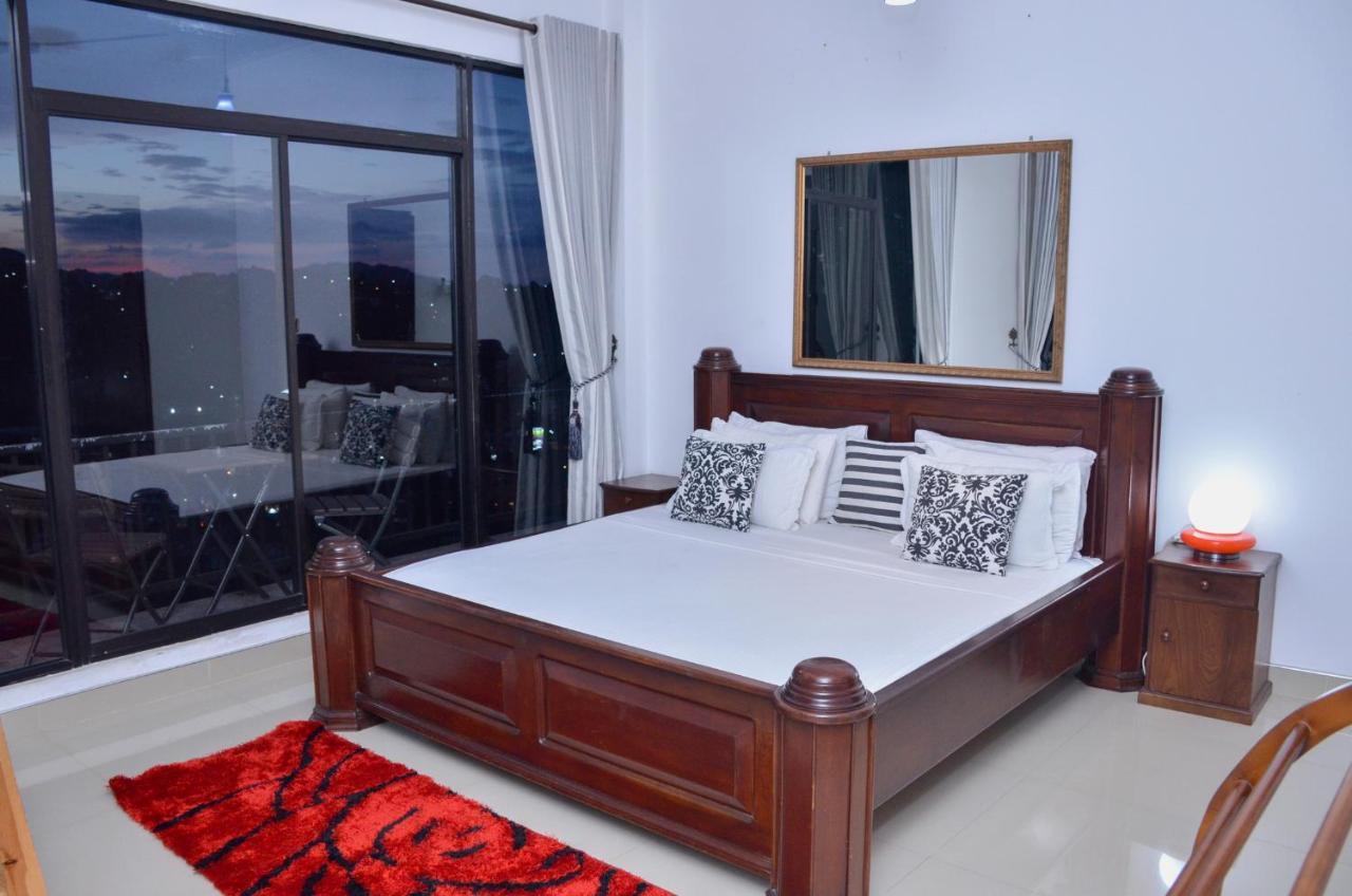 Angel Tower Bed & Breakfast แคนดี้ ภายนอก รูปภาพ