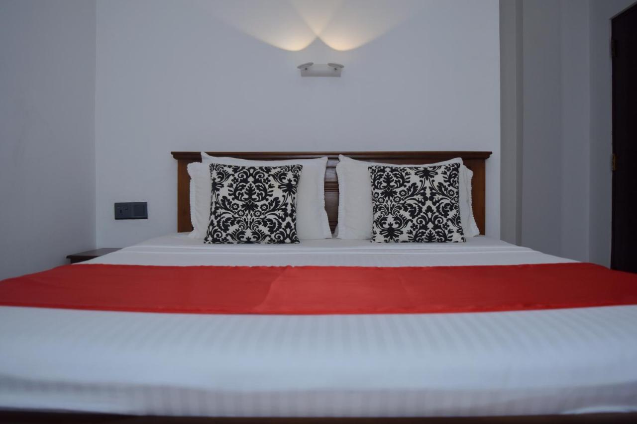 Angel Tower Bed & Breakfast แคนดี้ ภายนอก รูปภาพ